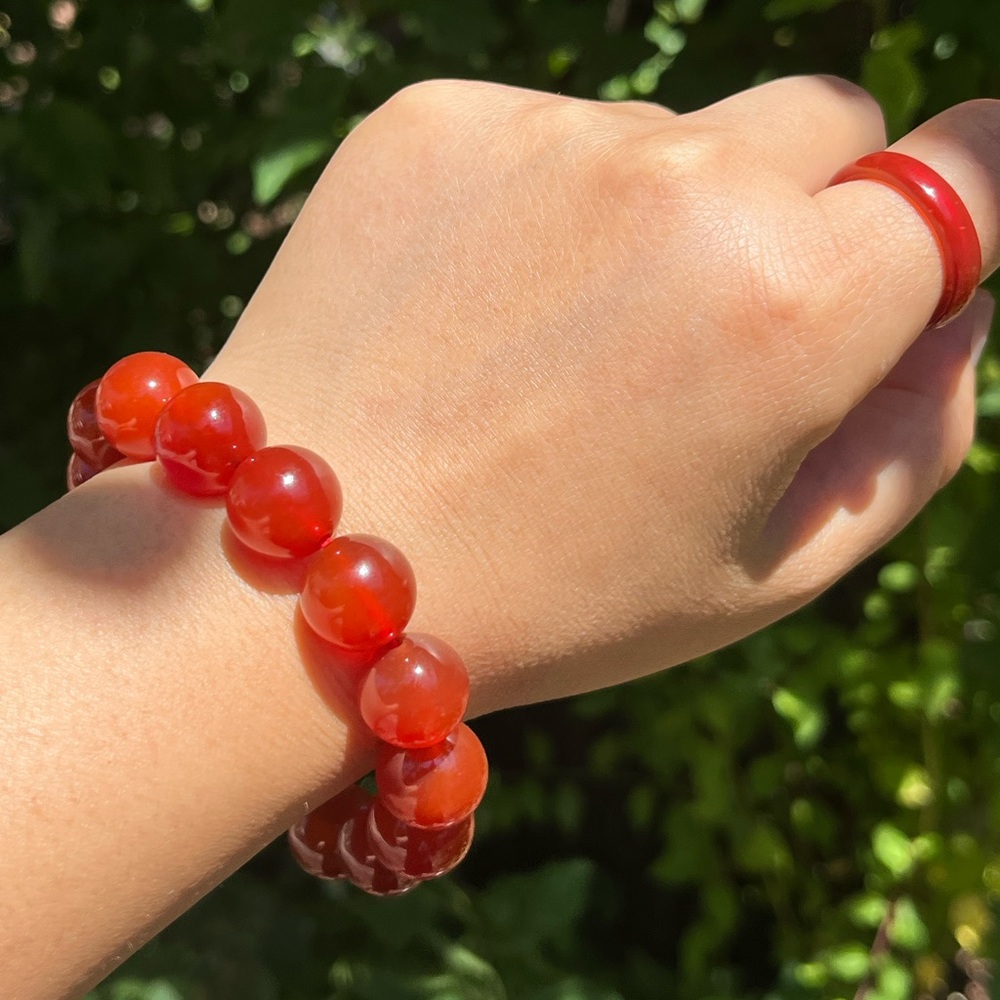 14mm stretchable red carnelian bracelet - Picture 9 of 9